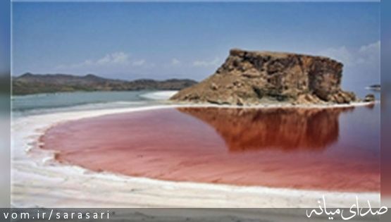 علت قرمز شدن آب دریاچه ارومیه+تصویر