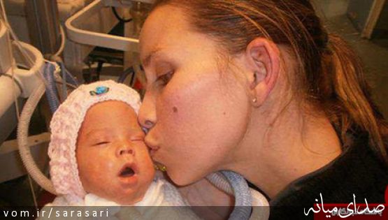 کیست این نوزاد که در آغوش