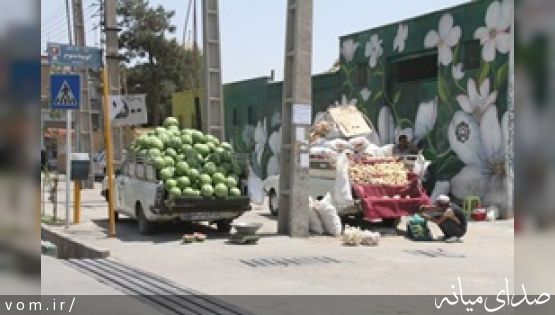 نعره بلندگوی وانت بارها ونان خشکی ها در خیابان ها و کوچه های شهر