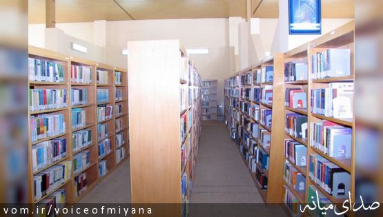 قدردانی دکترسلیمی بابت اهدا کتاب های "مشاهیر میانه" و "دانشنامه آبادیهای میانه" به دانشگاه آزاد میانه