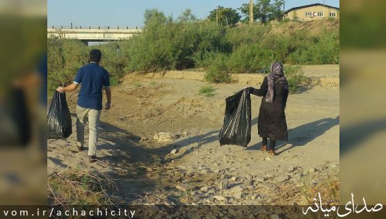 شهرداری آچاچی، در پویش نه به زباله و جمع آوری زباله های محوطه تاریخی پل دختر