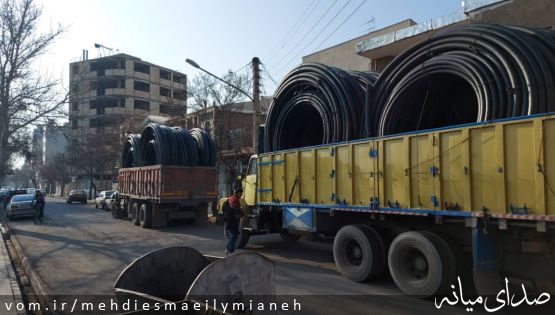 با پیگیری ها و اقدامات نمایندگان میانه؛ محموله لوله های پلی اتیلن برای حل مشکلات آب روستاها وارد میانه شد+فیلم