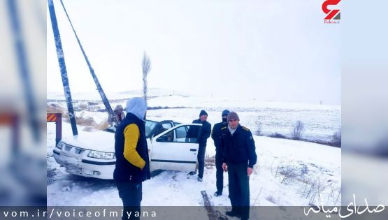 امداد رسانی پلیس میانه به سمند منحرف شده در جاده هشترود -میانه