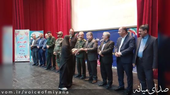 آیین تجلیل از برترین های کنکور میانه ؛قشلاقی: پس از طی کردن مدارج علمی و تخصصی، بازگردید و به مردم میانه خدمت کنید